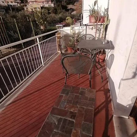 Con Terrazza Vista Panoramica Séjour chez l'habitant Alassio