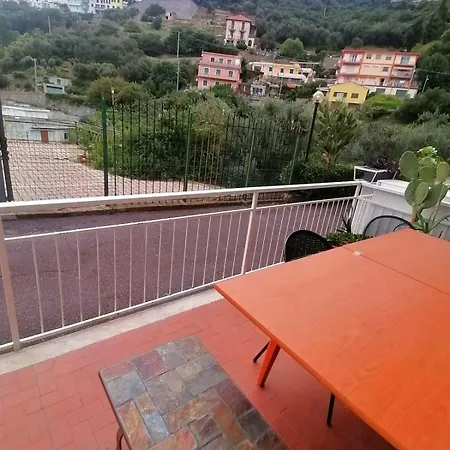 Con Terrazza Vista Panoramica Séjour chez l'habitant Alassio